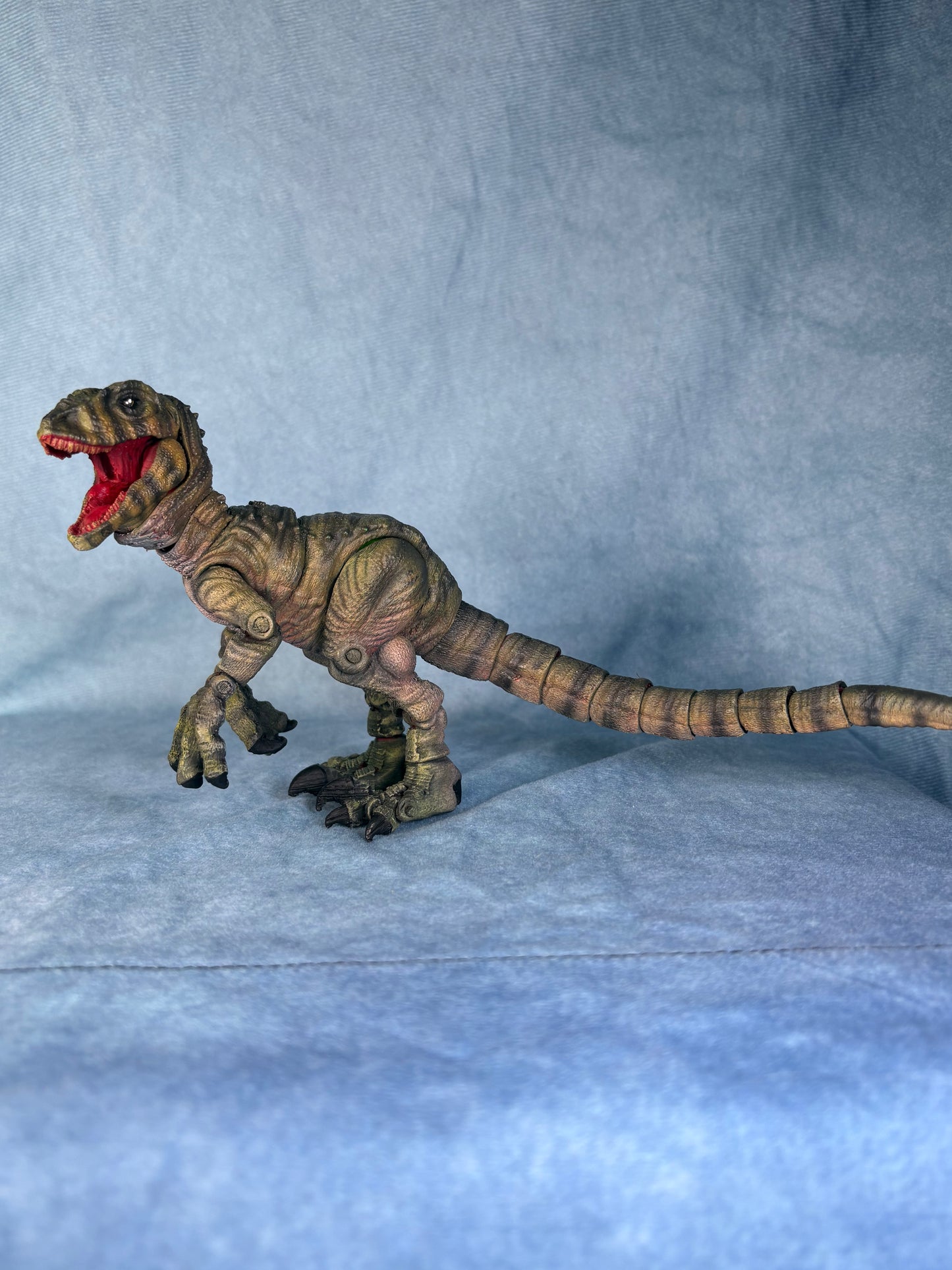 Cheesy 90s horror movie Deinonychus (23 Series)